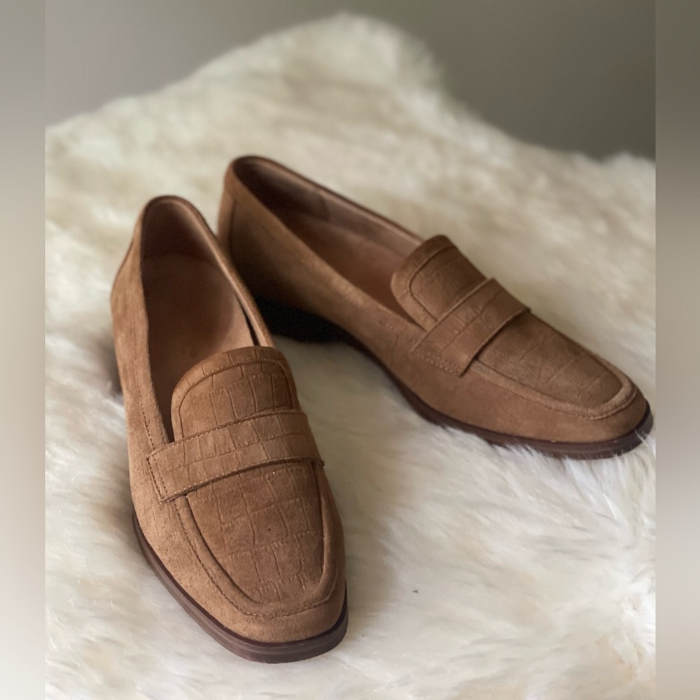 Vionic Suede Loafers sz 7.5 Leather suede slip on tan camel